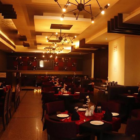 Hotel Parbhat Inn Панчкула Екстериор снимка