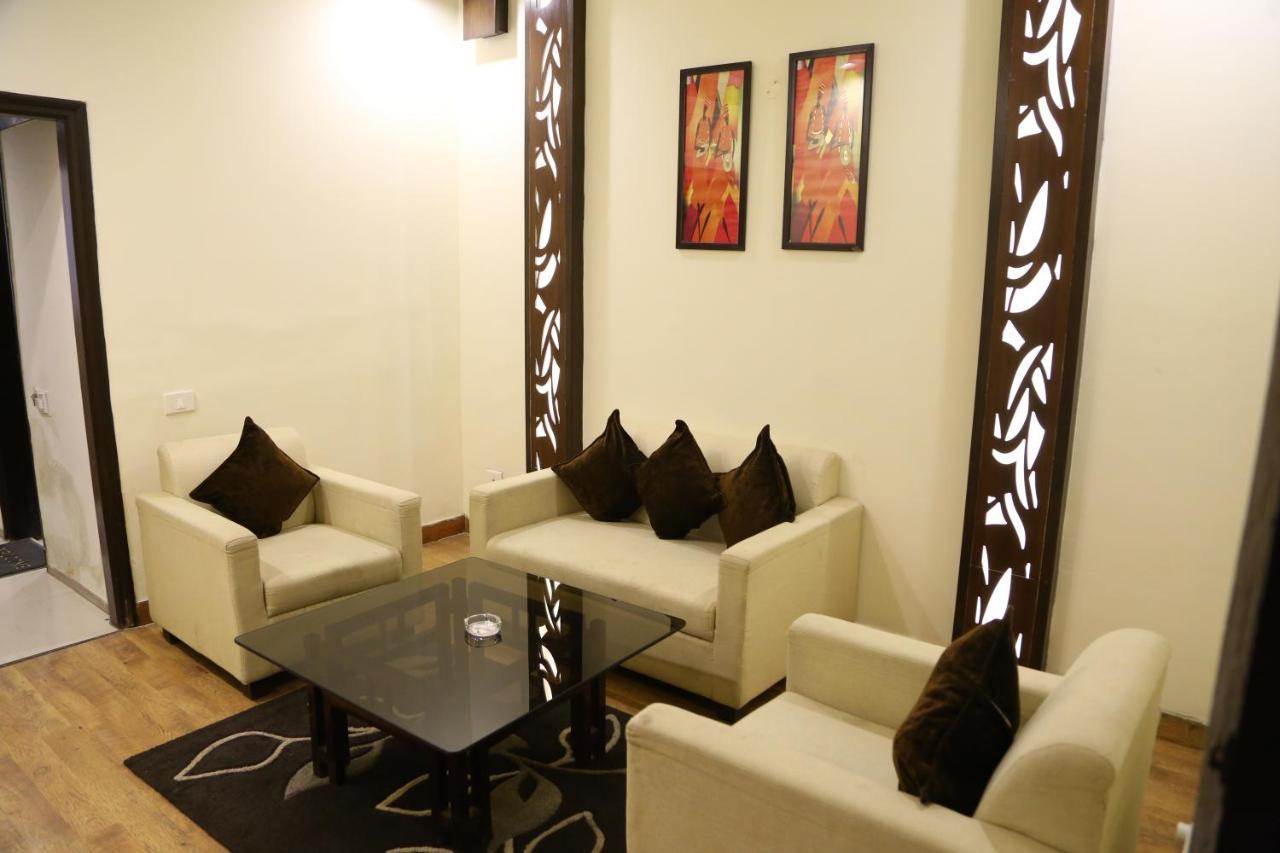 Hotel Parbhat Inn Панчкула Екстериор снимка