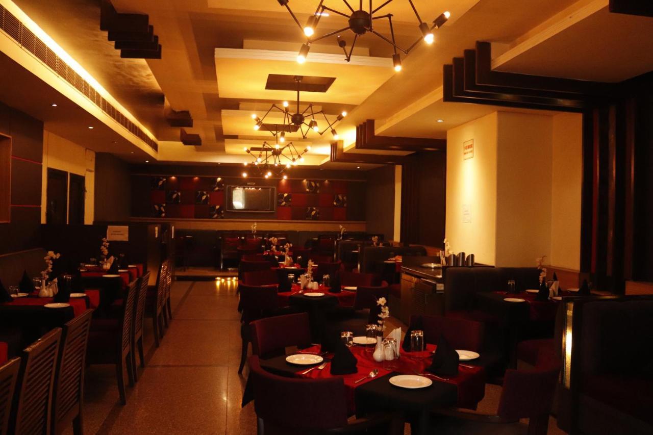 Hotel Parbhat Inn Панчкула Екстериор снимка